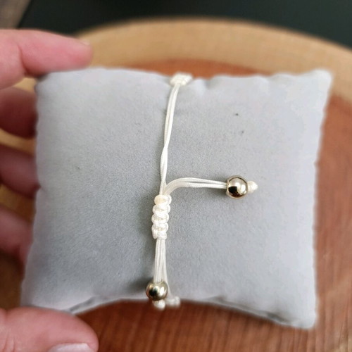 Handmade bracelet with agate and macrame technique new, white