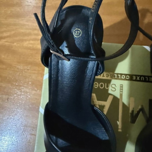 Luigi black sandals with crisscross straps and platform heel new