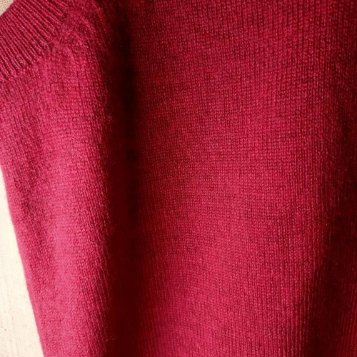 V-neck sweater vest like new, red, 50% cashmere 50% merino wool