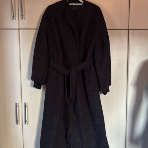 Women's coat New Collection size M like new, black