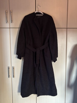 Women's coat New Collection size M like new, black