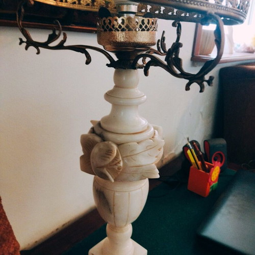 Alabaster table lamp used in very good condition