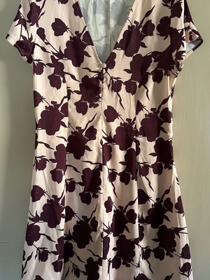 Mini floral dress used with V neck in pink-bordeaux ASOS