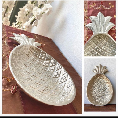 Pineapple-shaped table platters, new, large and small