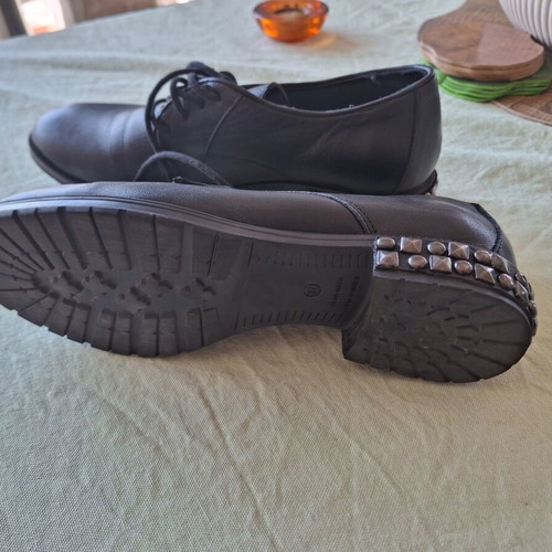 Women's leather Oxfords size 37, like new, black