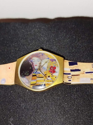 The Kiss watch new from Klimt museum, thin and classic