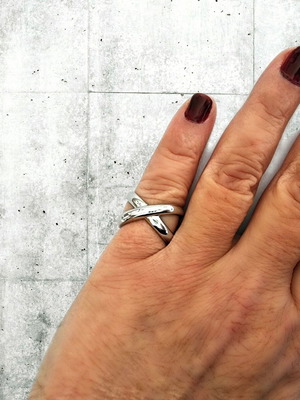 Women's x bold ring adjustable, new, platinum plated silver 925