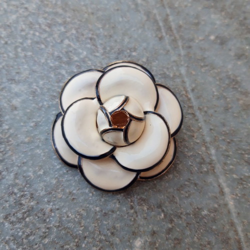 Vintage pins used, lot of four, gold and silver colors