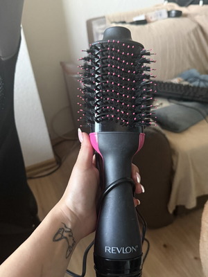 Revlon One-Step Volumiser Ceramic Electric Hair Brush with Air for Straightening