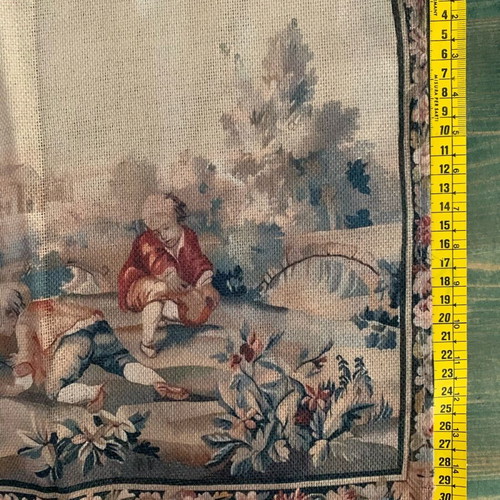 Sous Plats with Renaissance Design like new, polyester fabric
