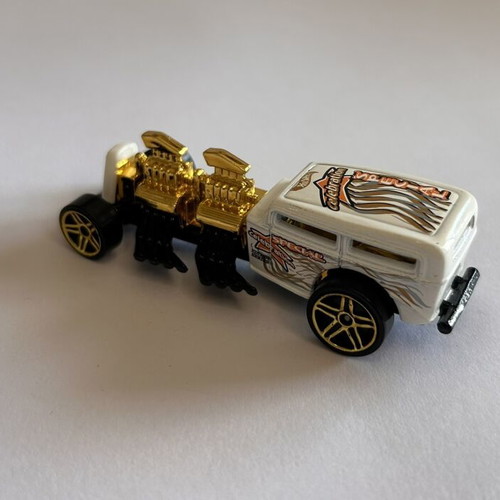 Hot Wheels 2003 Way 2 Fast White Gold used
