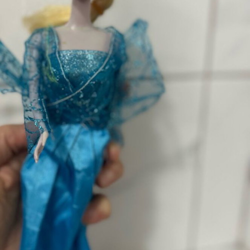 Elsa doll like new