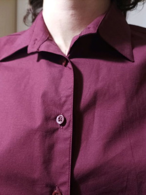 Women's short-sleeve burgundy shirt used, cotton fabric