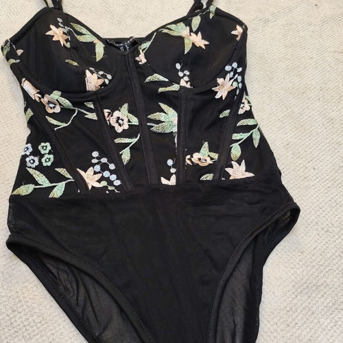 New Look sheer lace embroidery bodysuit like new, black, size S