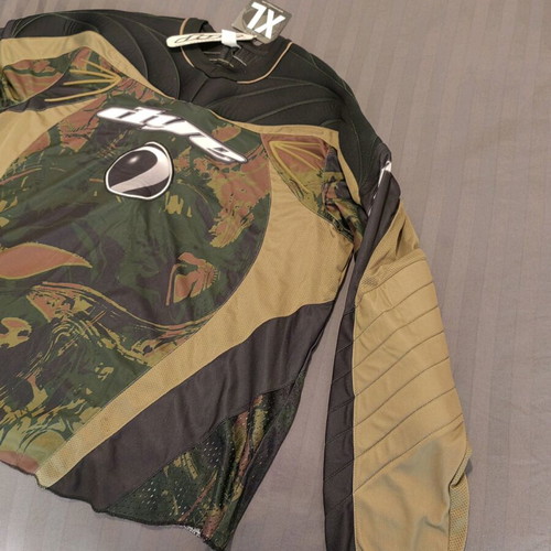 DYE Jersey C10 Liquid olv sports jersey new with protective pads XL