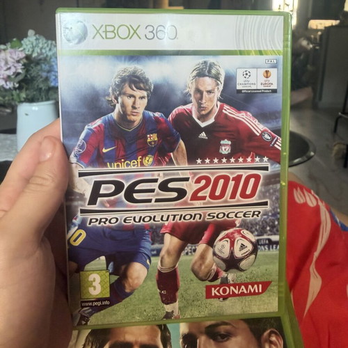 Xbox football games set, like new, pack of 4