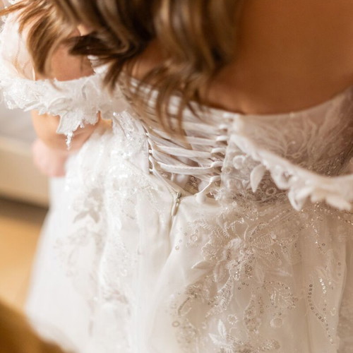Wedding dress strapless A-line medium size like new, white