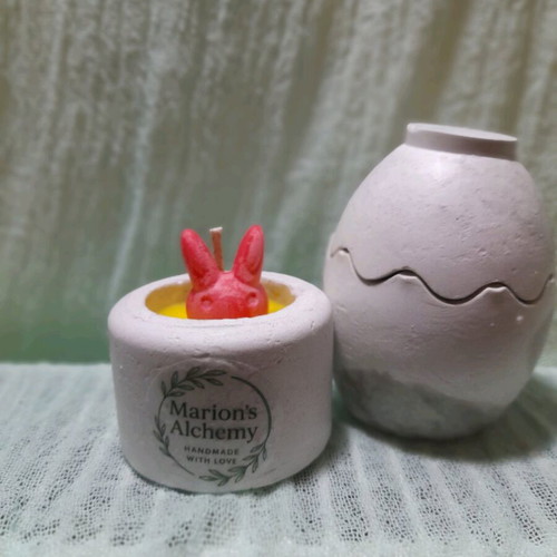 Soy candles with Easter theme in handmade plaster bases, new