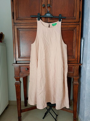 Λινό φόρεμα Benetton σε ανοιχτή ροζ απόχρωση, like new, μέγεθος S