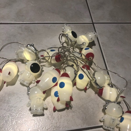 String lights with astronauts and rockets used, without batteries