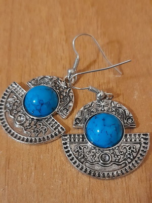 Σκουλαρίκια boho με μπλε πέτρα και ασημί λεπτομέρειες, καινούργια