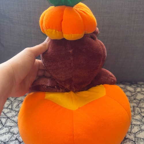 Taz plush Looney Tunes like new, dressed as Halloween pumpkin