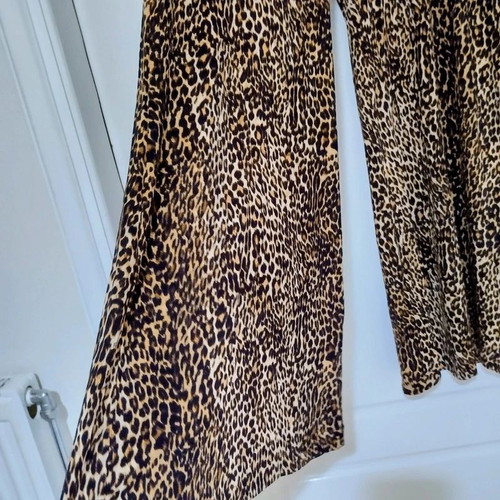 Animal print leopard palazzo pants, size M, elastic, stylish