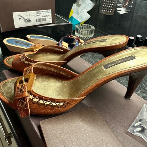 Louis Vuitton mules like new, leather, size 39.5