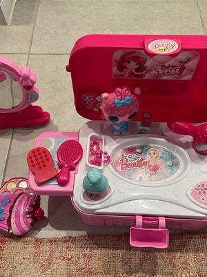 Barbie kids toys like new, wardrobe, hair salon, suitcase