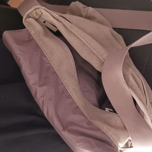 School shoulder bag like new