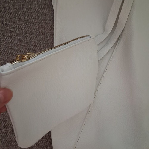 Leather shoulder bag with wallet like new, white