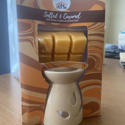 Wax melt burner with salted caramel scent, 6 cubes