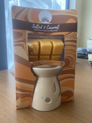 Wax melt burner with salted caramel scent, 6 cubes
