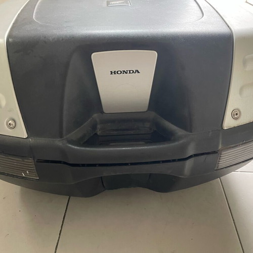 Honda motorcycle top case 50 lt used, fits two helmets