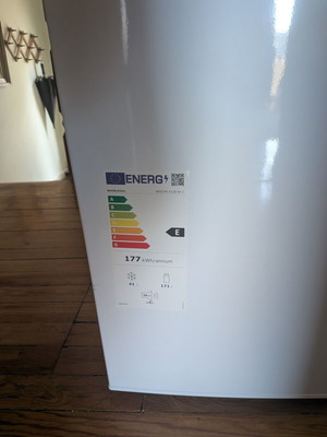 Whirlpool refrigerator, 212 L total capacity