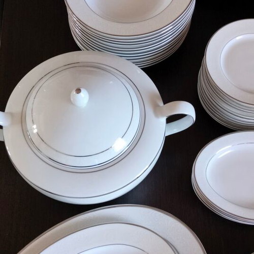 Dantelle 72-Piece Porcelain Dinnerware Set Ionian, like new