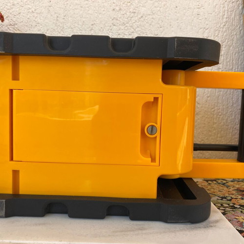 Outdoor camping radio used, splash-proof and impact-resistant