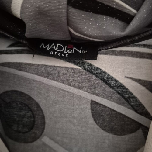 Madlen blouse medium size like new, white and gray
