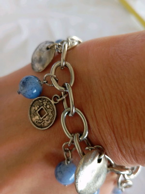Handmade bracelet with blue stones and silver details