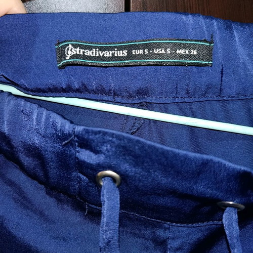 Παντελόνι Stradivarius μπλε γυαλιστερό μεταχειρισμένο, με λάστιχο μέγεθος S