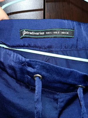 Παντελόνι Stradivarius μπλε γυαλιστερό μεταχειρισμένο, με λάστιχο μέγεθος S