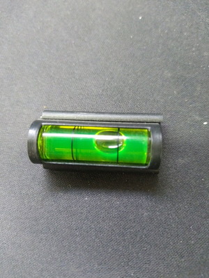 Μικρό ενσωματωμένο αλφάδι σαν καινούργιο για βάση τηλεόρασης