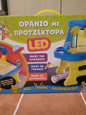 Desk with LED projector like new for children aged 3-6