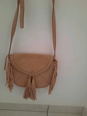 Τσάντα δερμάτινη dusty pink με κρόσσια αφόρετη