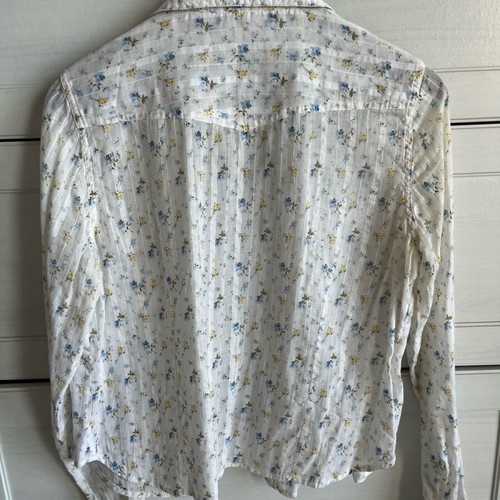 Vintage shirt like new, floral print with pearl buttons