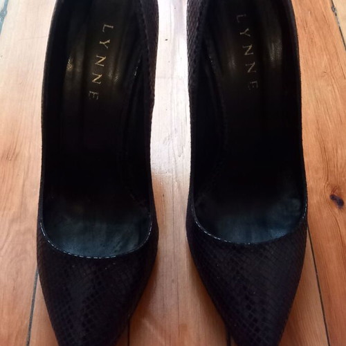 Lynne black snake print pumps size 40 used