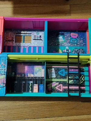 LOL Surprise dollhouse