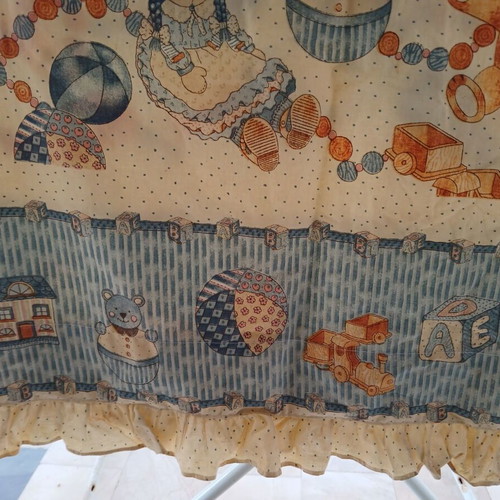 Nursery and children's room curtain like new, 1.60x2.20 m, with tape and ruffles