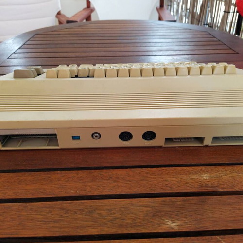 Commodore C64C used, with some missing keys and functional issues