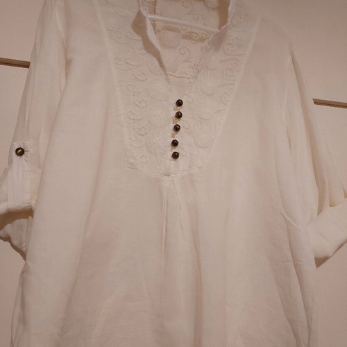 Women's shirt like new, white, size large, cotton blend